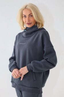 Костюм с воротником-хомутом — изображение 3